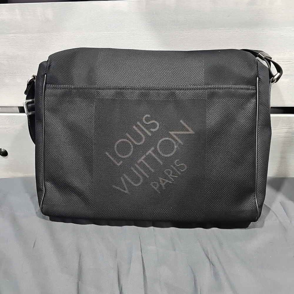 Louis Vuitton Black Men's Bag - Picture 7 of 13